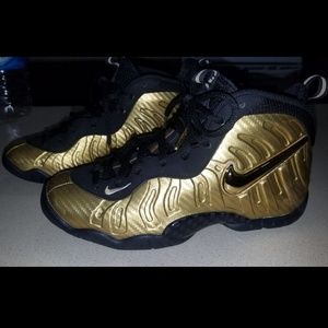 Nike Little Posite Pro black & gold size 4.5Y